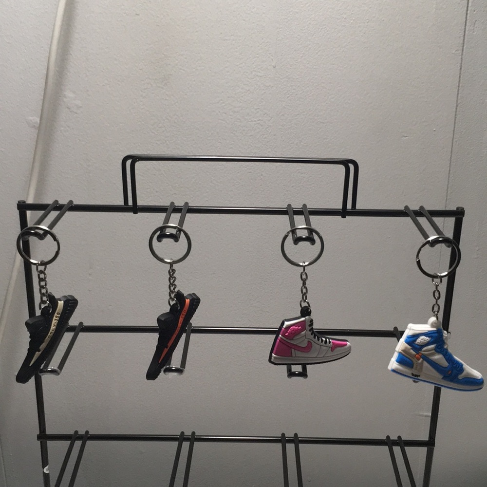 Jordan’s 1 and yeeze sply 350 keychain